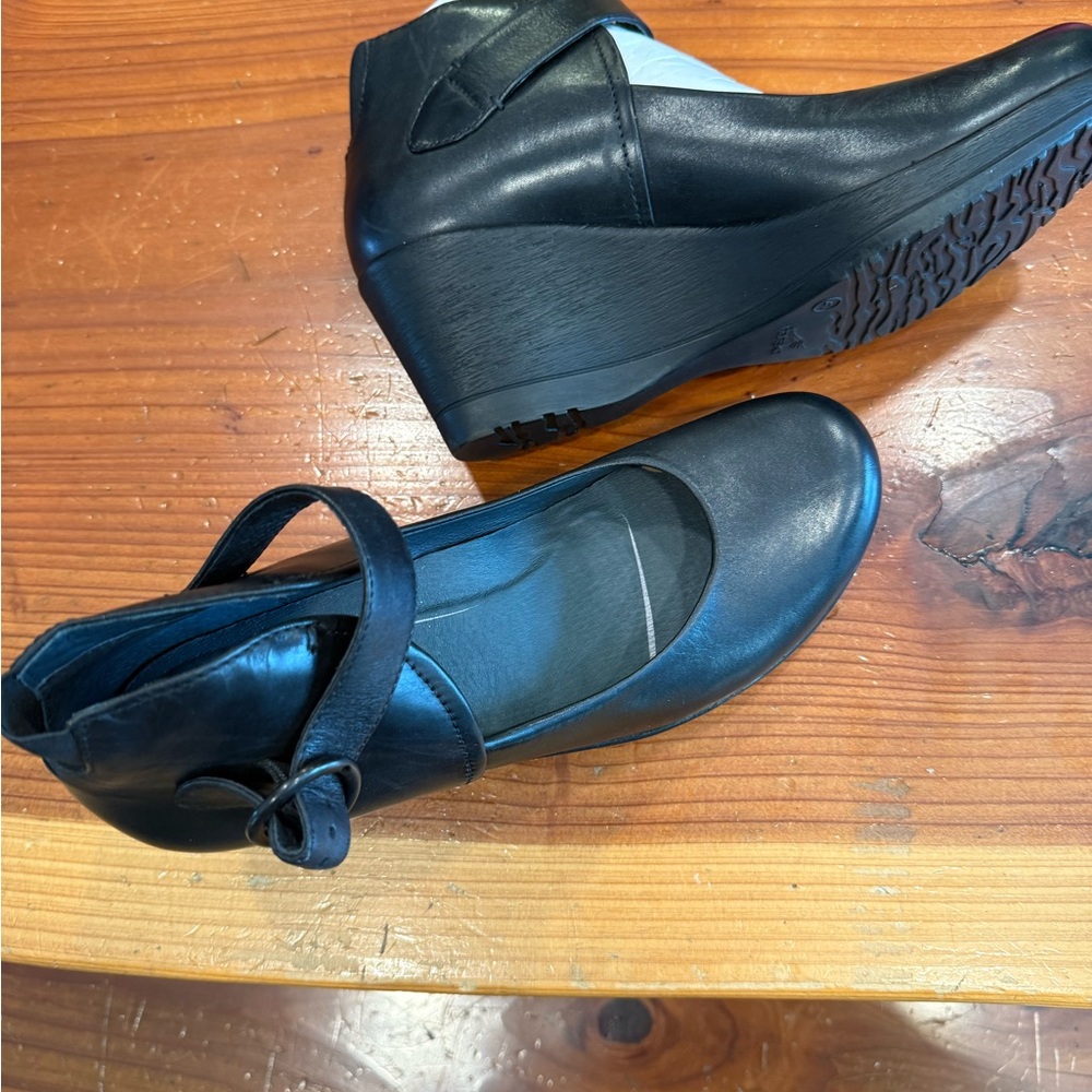 Dansko Black Leather Wedge Shoes NWOB